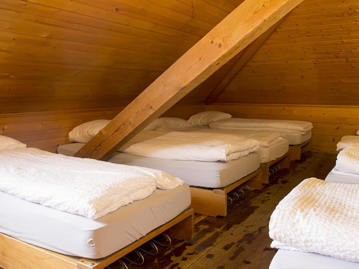 Refuge De Plan-Francey Hotel Moleson Екстериор снимка